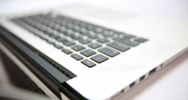 Thay pin MacBook Pro màn hình Retina tốn gấp rưỡi phiên bản khác