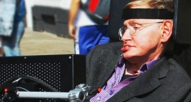 'Hack' não giáo sư Stephen Hawking