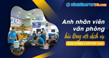 Anh nhân viên văn phòng hài lòng với dịch vụ sửa chữa laptop 24h