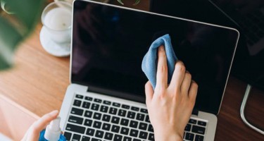 Vệ sinh màn hình máy tính tại nhà chỉ với 4 bước cực đơn giản