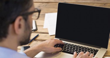 Vì sao laptop sập nguồn, màn hình không hiển thị?