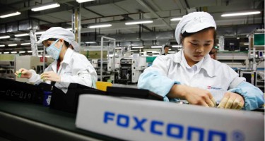 Foxconn tăng lương, thưởng cho công nhân sản xuất iPhone 15