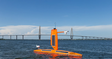 Sử dụng thuyền không người lái để thu thập dữ liệu từ tâm bão