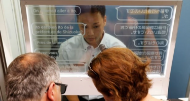 Nhật Bản thử nghiệm màn hình dịch tự động