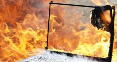 Nên hạ nhiệt laptop bằng cách nào?