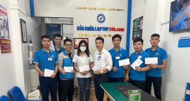 Hệ thống Sửa chữa Laptop 24h trao thưởng nhân viên dịp nghỉ lễ 30/4 và 1/5