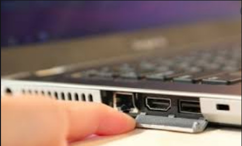 Tương tự, cạnh trái của 13z gồm 2 cổng USB 3.0 và HDMI