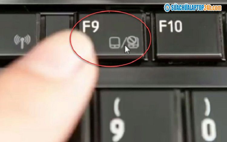 Sử dụng tổ hợp phím tắt Fn + F9 đối với laptop Asus