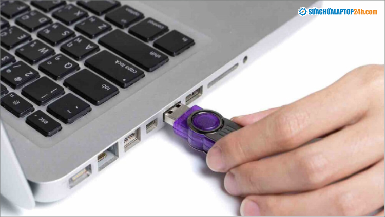 Rút USB ra khỏi máy tính