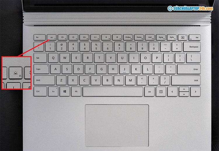 Bàn phím Surface Book 1 – 3 có 2 phím chức năng để tăng giảm độ sáng