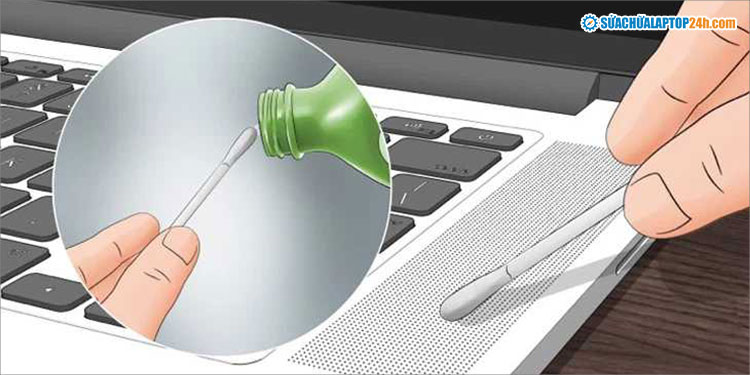Sử dụng tăm bông để vệ sinh bụi bẩn trên loa laptop