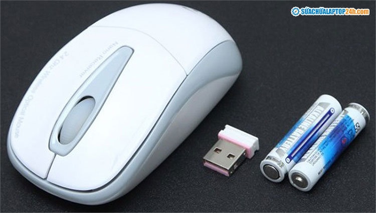Laptop không nhận chuột không dây có thể do hết pin