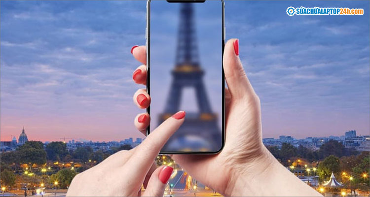 Camera iPhone bị mờ do vân tay, bụi bẩn là trường hợp phổ biến, dễ khắc phục