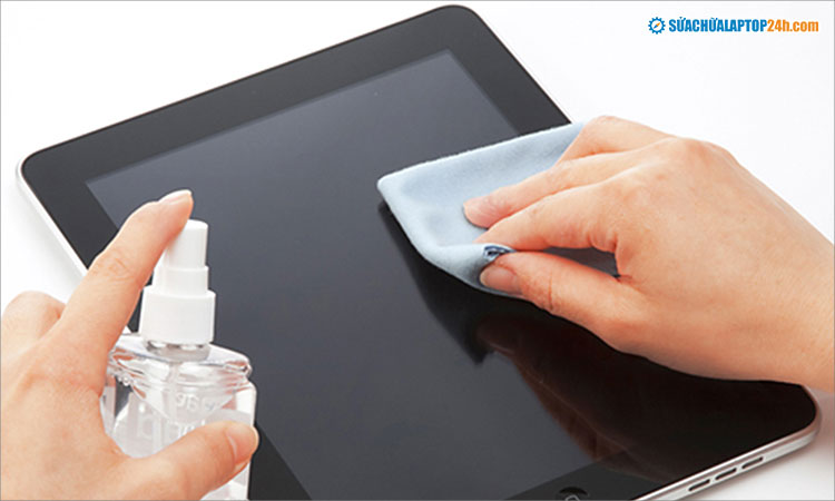 Không sử dụng các hóa chất tẩy rửa mạnh để vệ sinh màn hình iPad
