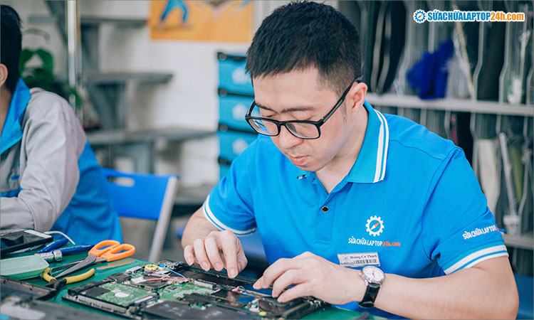 Kỹ thuật viên Sửa chữa Laptop 24h cung cấp Dịch vụ thay ổ cứng laptop chuyên nghiệp