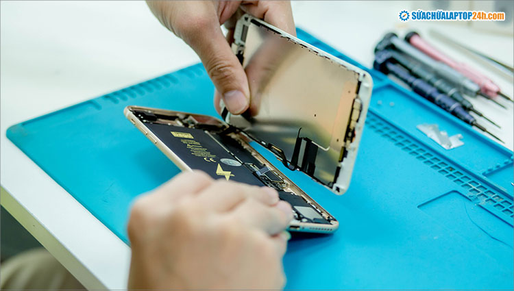 Sửa chữa Laptop 24h cung cấp Dịch vụ thay kính lưng điện thoại uy tín với kỹ thuật chuyên nghiệp, linh kiện chính hãng