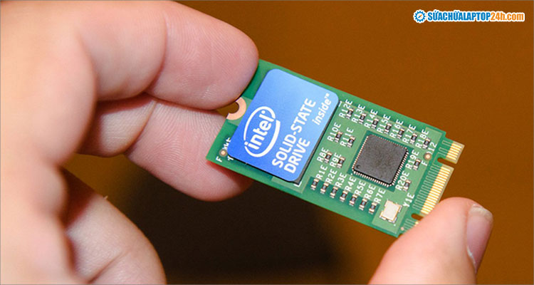 Ổ cứng eMMC loại bộ nhớ flash được tích hợp sẵn trên bo mạch chủ của các thiết bị