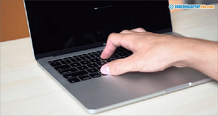 Macbook bị đơ lag khi đa nhiệm là dấu hiệu phổ biến khi bị thiếu RAM và cần nâng cấp RAM