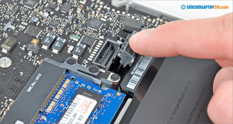 Giá thay RAM Macbook có sự khác biệt lớn giữa các model