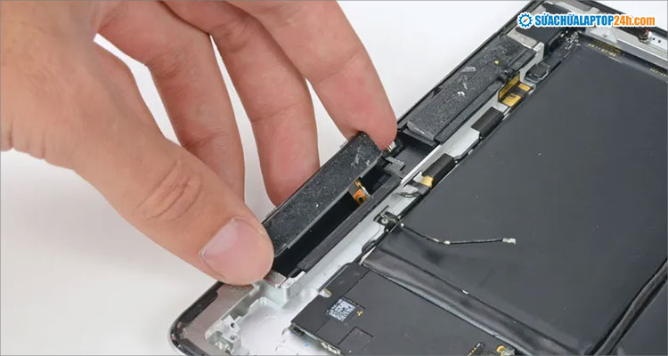 Giá thay iPad tại Sửa chữa Laptop 24h khoảng 300.000 - 800.000 đồng