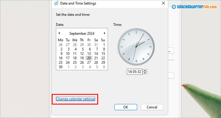 Chọn Change calendar settings