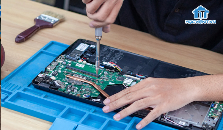 Sửa chữa laptop lỗi phần cứng