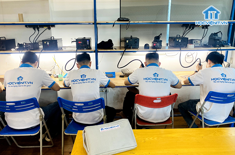 Trung tâm dạy sửa laptop hàng đầu Hà Nội - Học viện iT