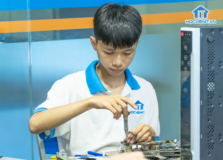 Tự học sửa máy tính cơ bản với sự hướng dẫn của các đơn vị uy tín