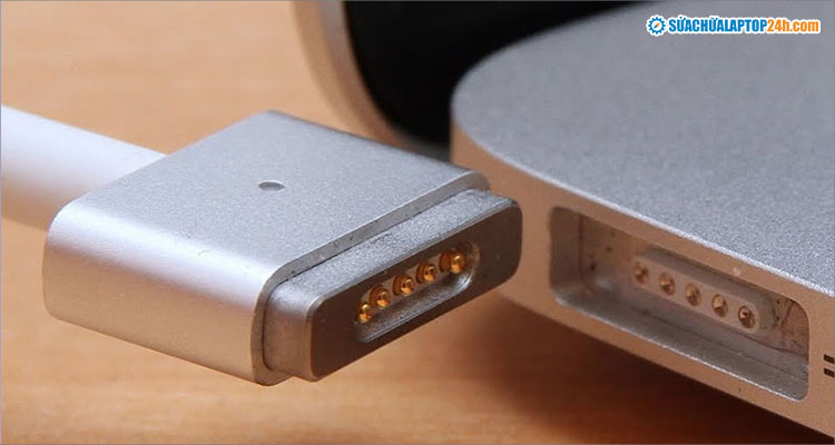 Kiểm tra lại sạc MacBook và nguồn điện