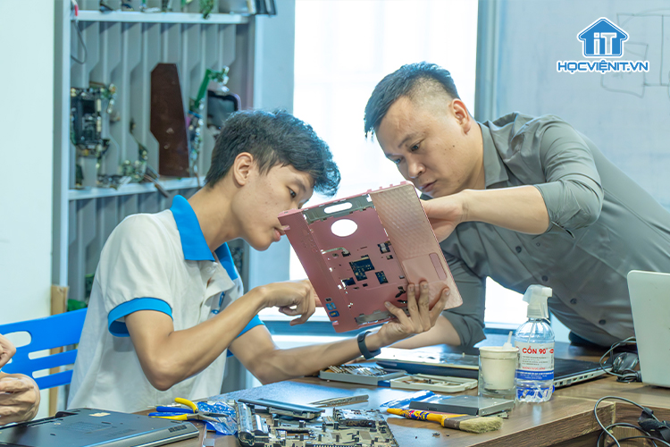 Học viên được các thầy hướng dẫn nhiệt tình