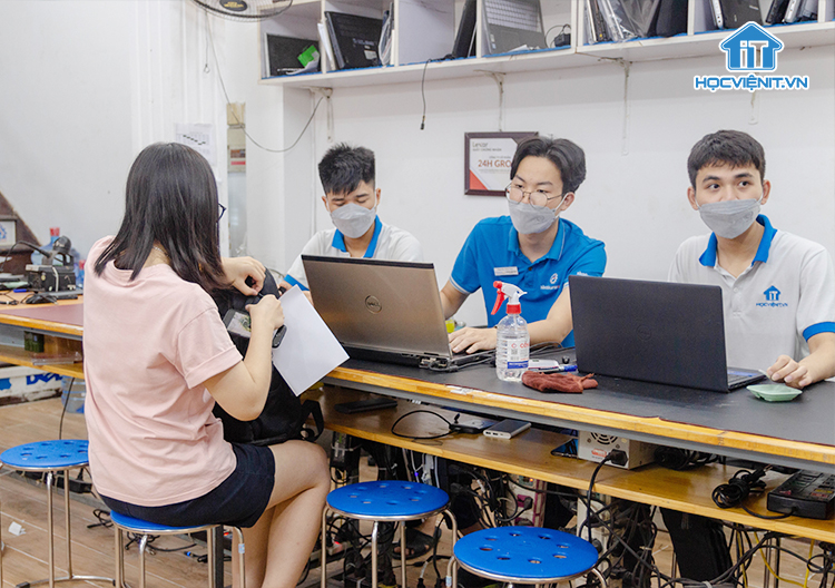 Học viên được đi thực hành trực tiếp tại cơ sở liên kết với Học viện iT