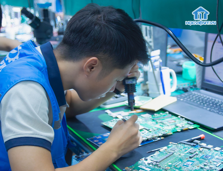 Học nghề sửa chữa máy tính laptop tại Học viện iT
