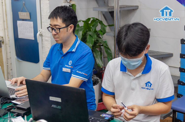 Học sửa laptop tại Học viện iT