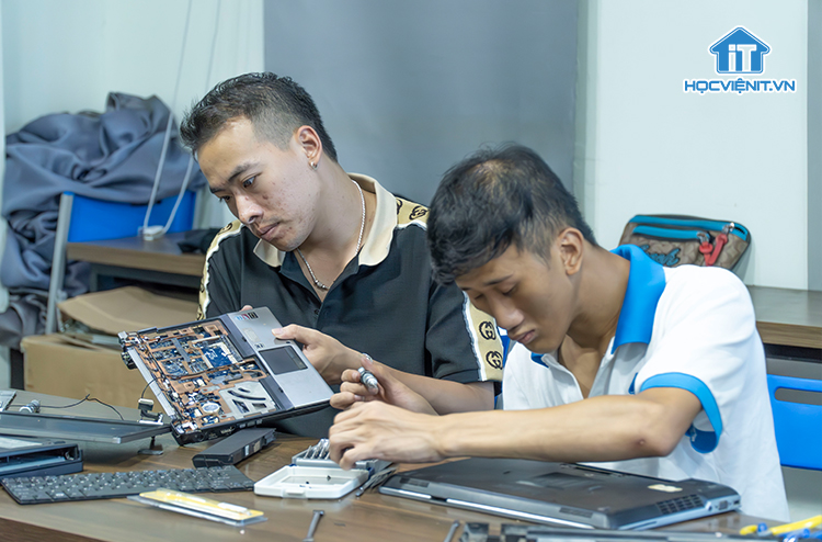  Bất kỳ ai cũng có thể học sửa laptop