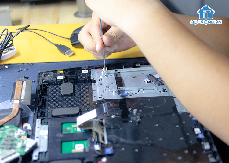 Tự học sửa chữa laptop online