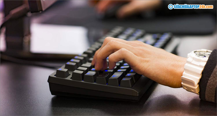 Người thường xuyên soạn thảo văn bản nên dùng bàn phím rời 