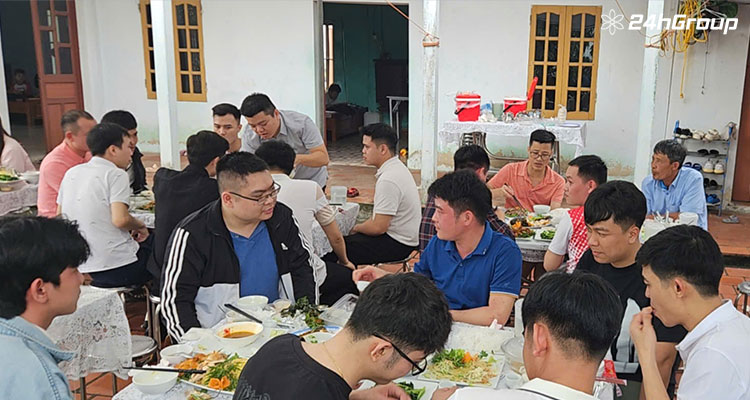 Bữa cơm quê tại nhà anh Tài, anh Tưởng