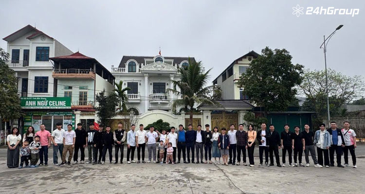 Bữa cơm sum vầy tại quê nhà người sáng lập