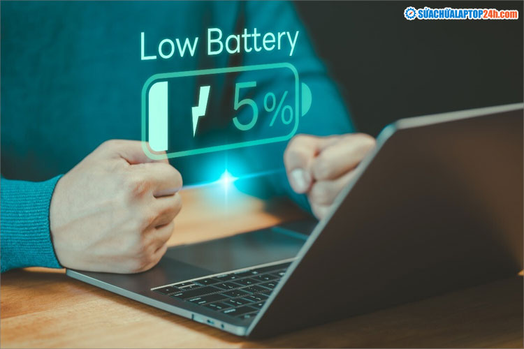 Sạc công suất thấp cho laptop, pin tụt nhanh hơn sạc vào