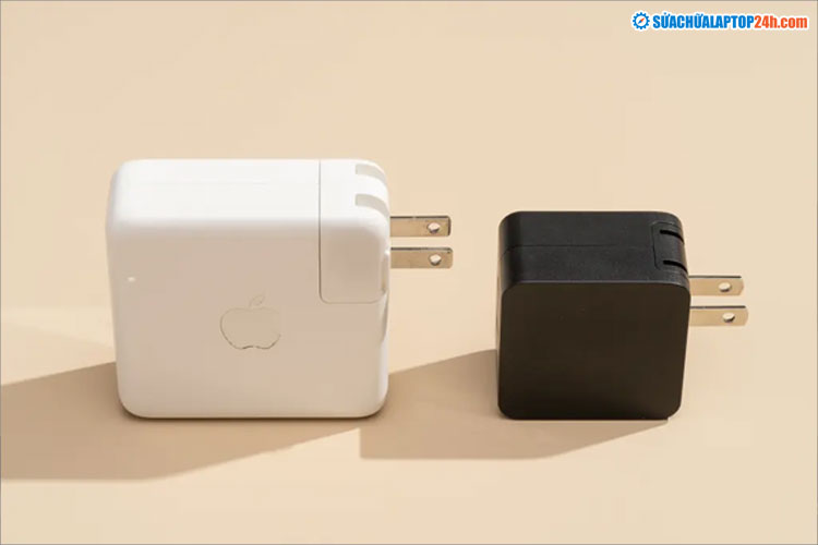 Hãy sử dụng củ sạc của hãng hoặc sạc hỗ trợ chuẩn sạc nhanh PD