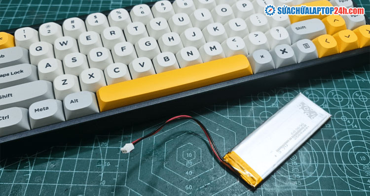 Thay pin mới cho bàn phím