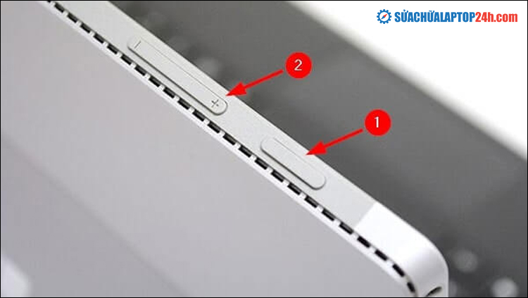 Nhấn đồng thời nút tăng âm lượng và nút Nguồn