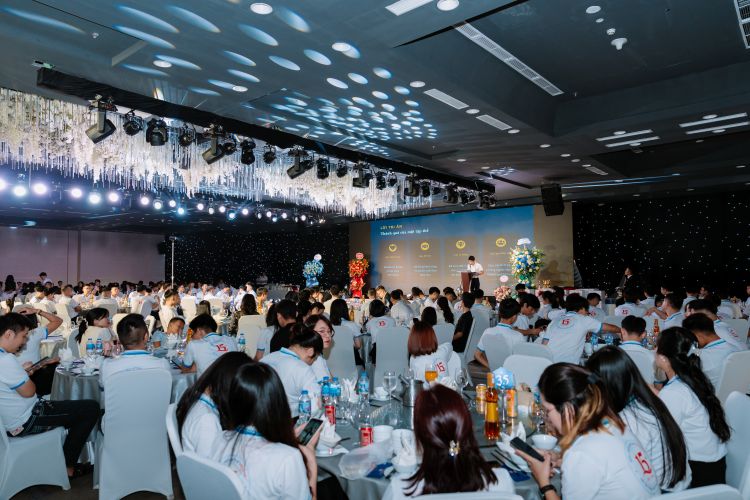 Khán phòng quy tụ lên đến 300 người 24h khắp mọi miền tổ quốc