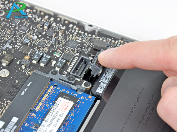 Thay thế pin cho Macbook  Pro 13” Unibody 2011