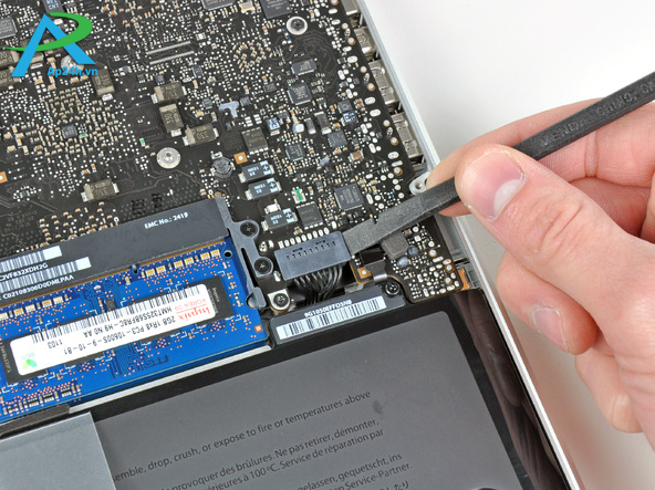 Thay thế ổ cứng Macbook  Pro 13” Unibody 2011