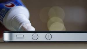 Xử lý nhanh vết xước trên màn hình smartphone