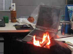 Tại sao pin laptop bị cháy