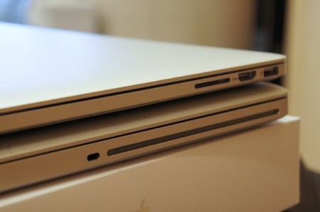 “Đập hộp” MacBook Pro mới màn hình Retina của Apple 