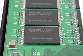 Giá laptop có thể rẻ hơn nhờ flash NAND thế hệ mới