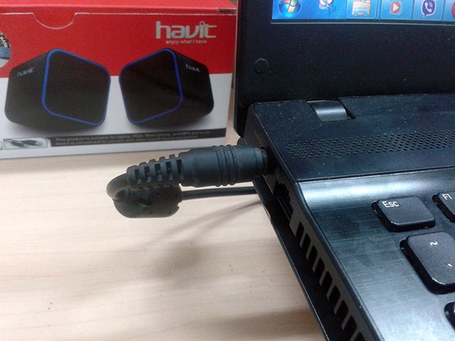 Có nên tháo pin laptop khi sử dụng hay không?